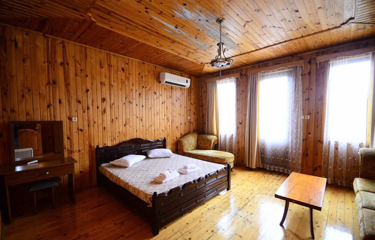 Zebo Hotel Батуми Екстериор снимка