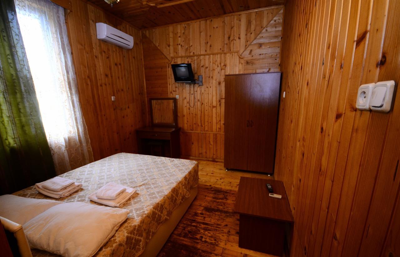 Zebo Hotel Батуми Екстериор снимка